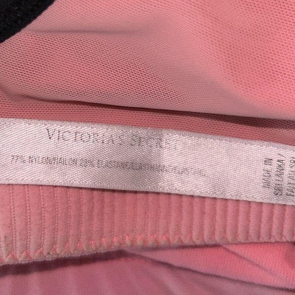 Victoria’s Secret Sports Bra Double Layer Padded Lightly Molded Medium Support - Picture 7 of 13